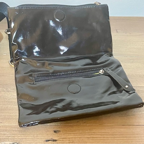Kenneth Cole patent fold over cross body bag black - Picture 4 of 8